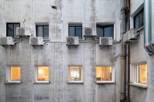 Reforma integral oficinas Colegio Oficial de Médicos de Valladolid / estudio COLOMA - Fotografía exterior, Concreto, Vidrio