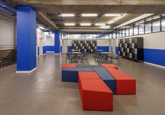 Colégio Magnum Unidade Lourdes / BIRI + Chico Albano - Imagem 18 de 40