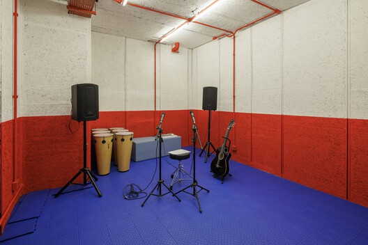 Colégio Magnum Unidade Lourdes / BIRI + Chico Albano - Fotografia de Interiores, Iluminação