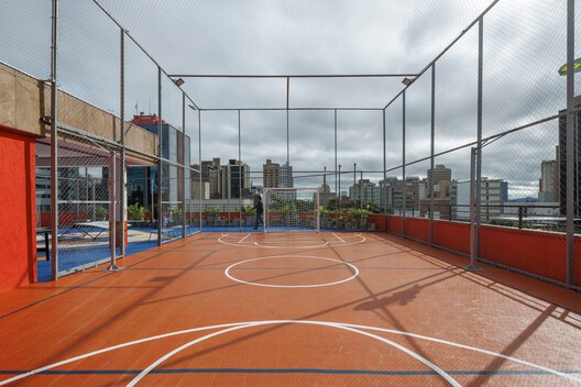 Colégio Magnum Unidade Lourdes / BIRI + Chico Albano - Imagem 7 de 40