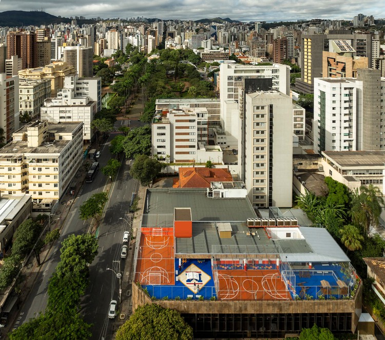 Colégio Magnum Unidade Lourdes / BIRI + Chico Albano - Mais Imagens
