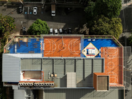 Colégio Magnum Unidade Lourdes / BIRI + Chico Albano - Fotografia de Exterior