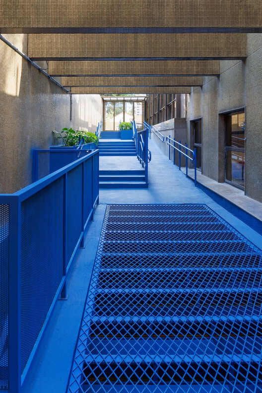 Colégio Magnum Unidade Lourdes / BIRI + Chico Albano - Imagem 5 de 40