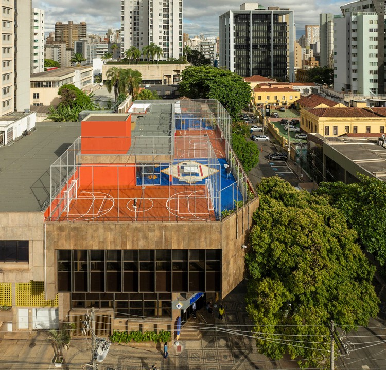 Colégio Magnum Unidade Lourdes / BIRI + Chico Albano - Fotografia de Exterior, Reabilitação, Urbano
