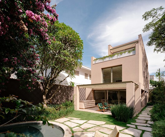 Casa Ouro Preto / Felipe Hess Arquitetos - Fotografía exterior, Balcón, Jardín, Patio interior