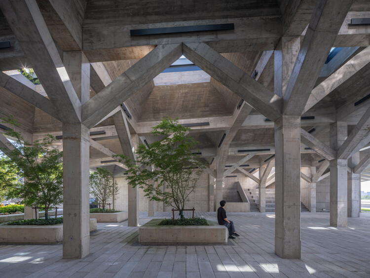 上海滴水湖一号码头 / 梓耘斋建筑 - 室内图, 柱, 具体的