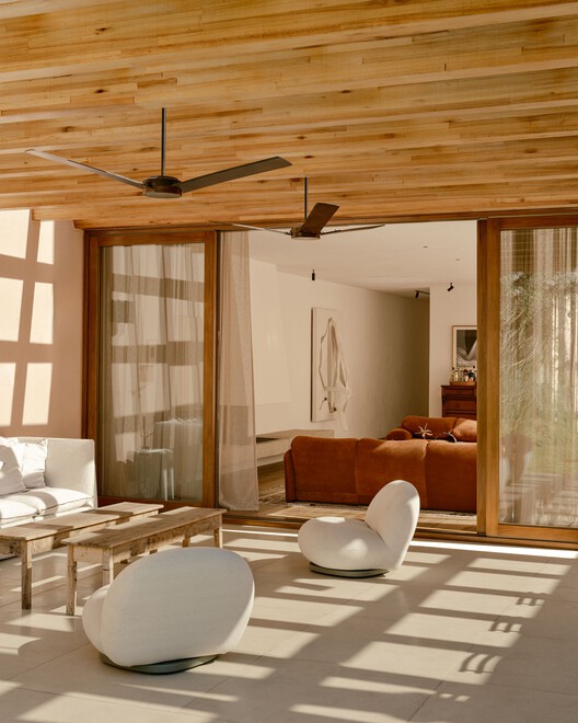 Praça House / Felipe Hess Arquitetos - Interior Photography, Wood, Lighting, Chair