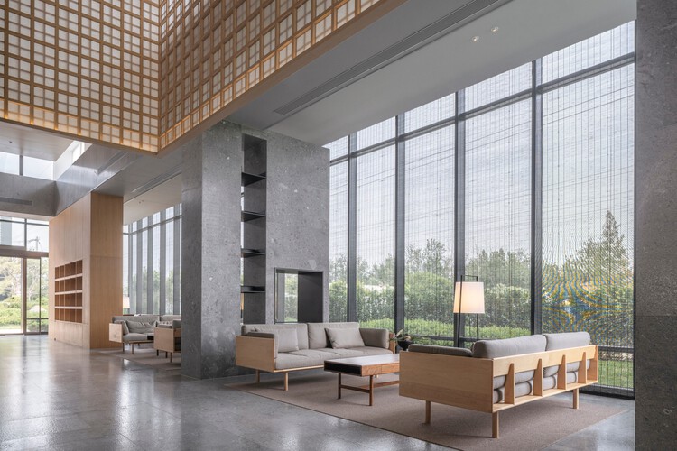 Centro de Bem-Estar Primavera Alegre / Soong Lab+ - Fotografia de Interiores, Sala de Estar, Cadeira, Vidro