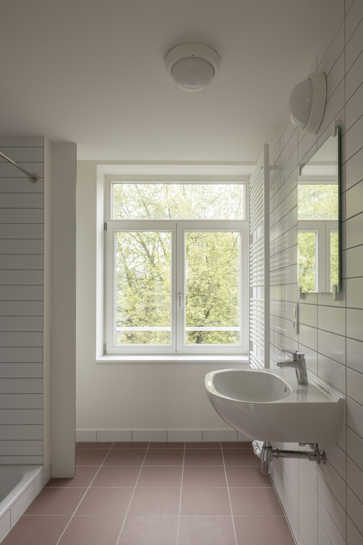 Grande Haie Social Housing  / P&P Architectes - Interior Photography, Bathroom, Sink, Toilet