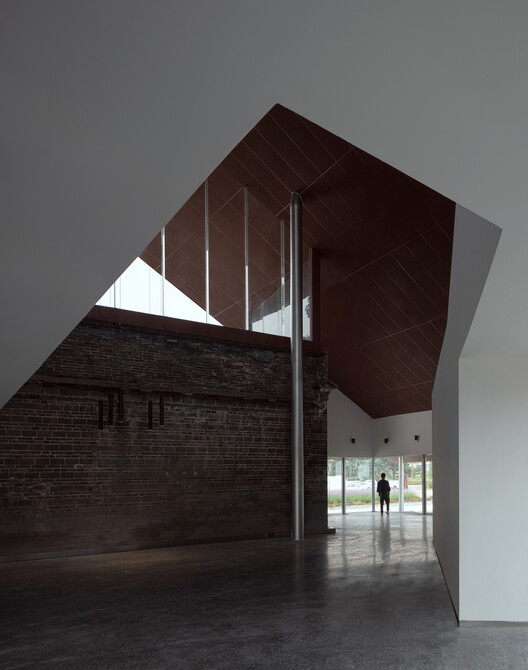 Renovation of Anren Liaowei Mansion Anren Tourist Center / Atelier Li Xinggang - Image 7 of 37