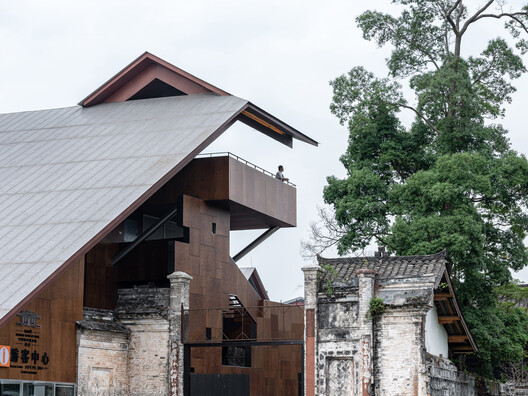 Renovation of Anren Liaowei Mansion Anren Tourist Center / Atelier Li Xinggang