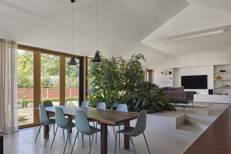 Casa Hotham / Austin Maynard Architects - Fotografía interior, Comedor, Madera, Mesas, Sillas, Sillones, Iluminación