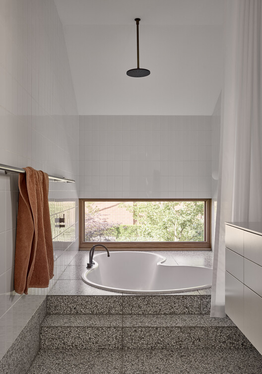 Hotham House / Austin Maynard Architects - Interior Photography, Bathroom, Bathtub, Glass
