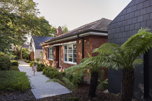 Hotham House / Austin Maynard Architects - Exterior Photography, Door, Garden, Brick