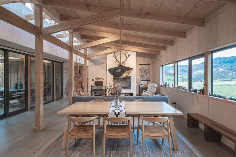 Casa Lucerna / SAA Arquitectura + Territorio - Fotografía interior, Comedor, Madera, Fijación Vigas