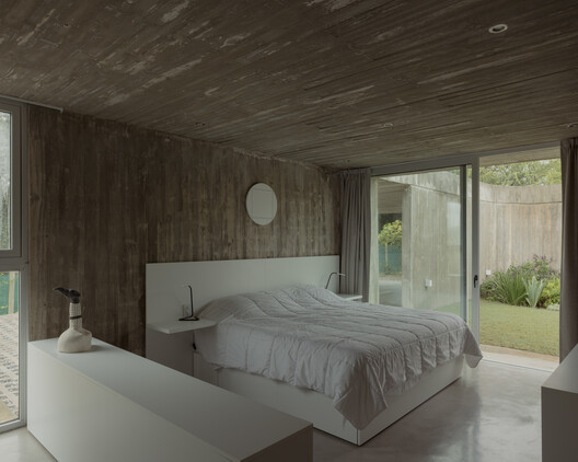 Clausura House / Agustín Lozada - Interior Photography, Bedroom, Wood, Bed