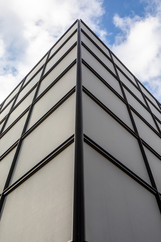 Quartier Italia / Sommet - Fotografía interior, Vidrio