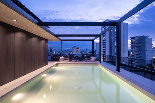 Quartier Italia / Sommet - Fotografía exterior, Vidrio, Balcón