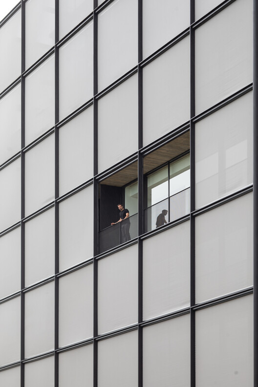 Quartier Italia / Sommet - Fotografía interior, Vidrio