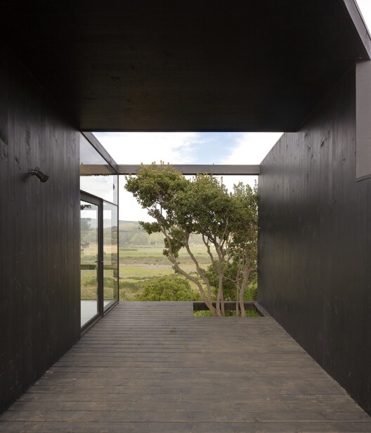 Reflecting on Territory, Topography, and Landscape: Discover WHALE!’s Projects in Chile - Image 11 of 61