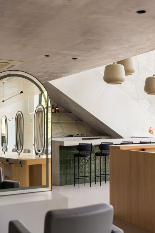 Salão de Beleza Urban-Beauty Lounge / Filles Arquitetura Salão de Beleza Urban-Beauty Lounge / Filles Arquitetura - Fotografia de Interiores, Cozinha, Iluminação, Cadeira, Vidro