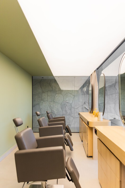 Salão de Beleza Urban-Beauty Lounge / Filles Arquitetura Salão de Beleza Urban-Beauty Lounge / Filles Arquitetura - Fotografia de Interiores, Sala de Estar, Iluminação, Cadeira
