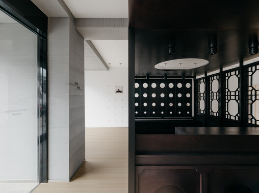 Baihua Bookstore / Tsing-Tien Making - Interior Photography, Glass