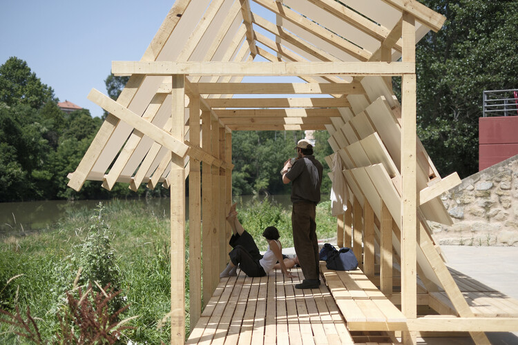 Inhabiting the River Intervention / Erazo Pugliese - Exterior Photography, Wood