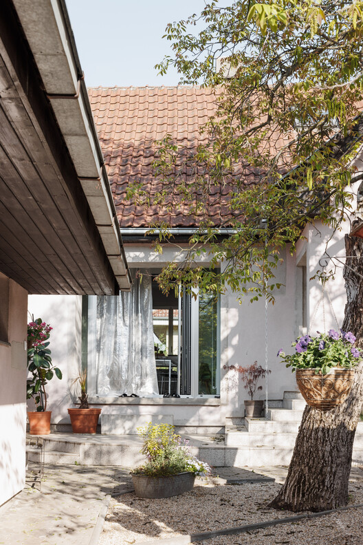 Reconstruction of a Reconstructed House / Kilo / Honc - Exterior Photography, Door, Garden, Concrete