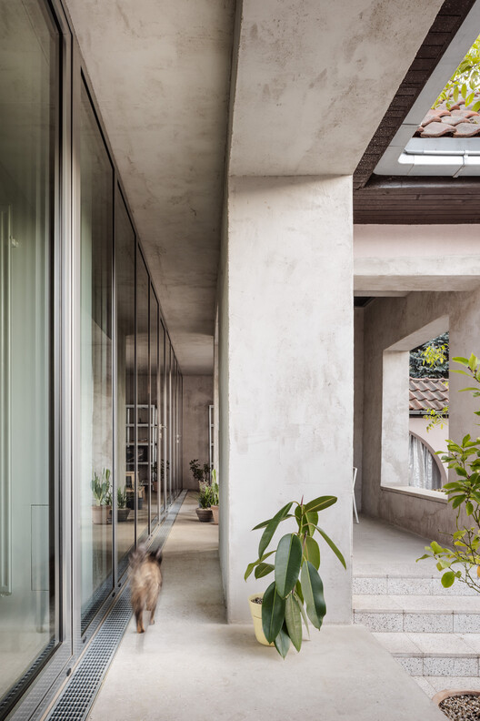 Reconstruction of a Reconstructed House / Kilo / Honc - Interior Photography, Concrete