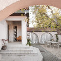 Reconstruction of a Reconstructed House / Kilo / Honc - Interior Photography, Arch, Concrete, Courtyard, Chair, Arcade
