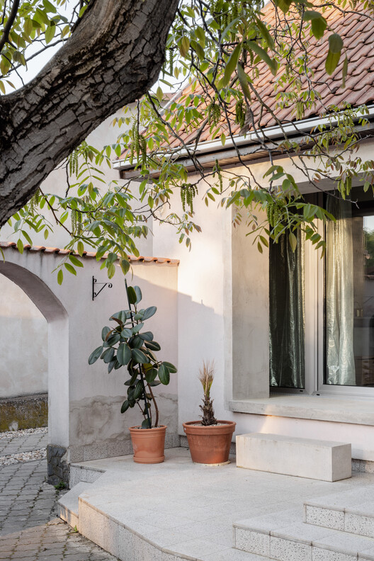 Reconstruction of a Reconstructed House / Kilo / Honc - Interior Photography, Concrete, Stairs, Courtyard