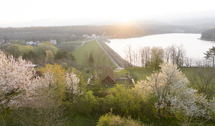 Casa sobre el lago / NOIZ architekti - Imagen 6 de 49