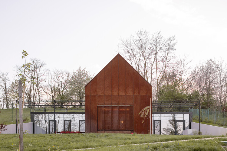 Casa sobre el lago / NOIZ architekti - Fotografía exterior, Casas