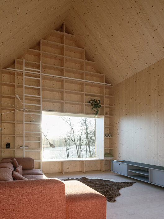 House above the Lake / NOIZ architekti - Interior Photography, Living Room, Wood