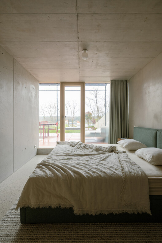 House above the Lake / NOIZ architekti - Interior Photography, Bedroom, Bed