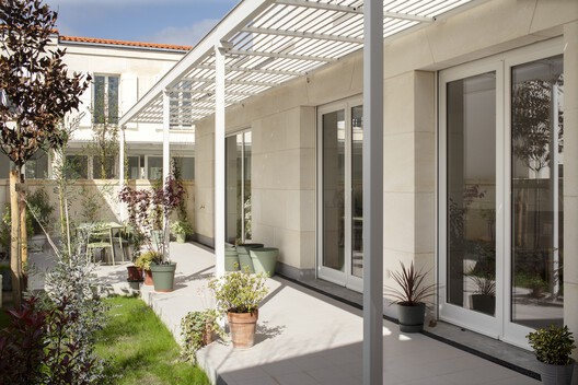Les Échoppes Bastide Housing / eliet&lehmann architectes - Exterior Photography, Door, Garden, Courtyard, Column, Patio, Balcony