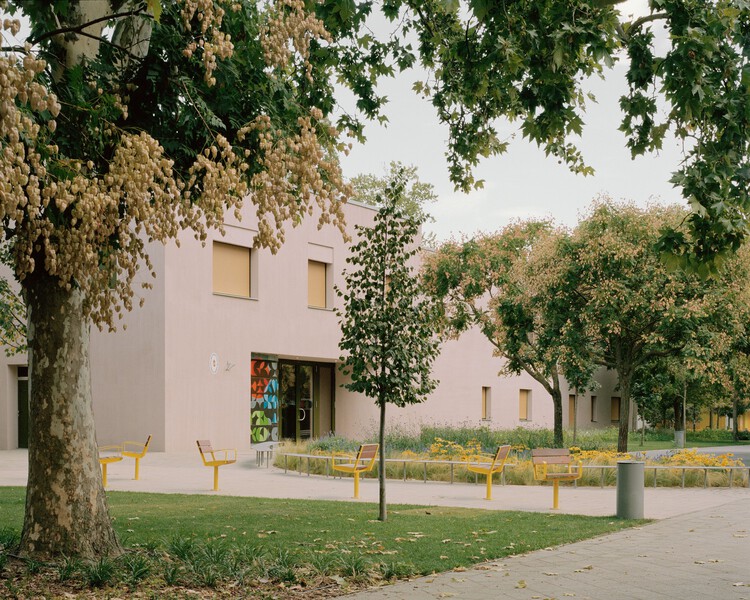 Gyöngyszem Kindergarten / Archikon Architects - Image 2 of 26