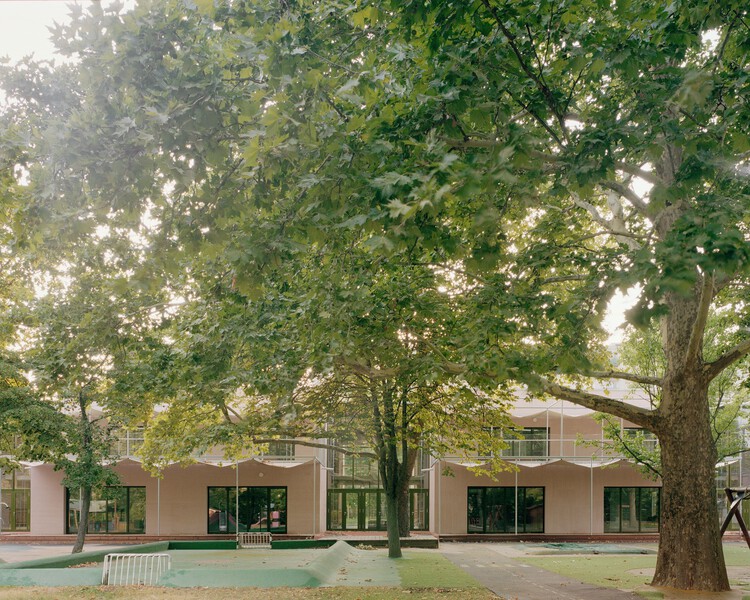 Jardim de Infância Gyöngyszem / Archikon Architects - Fotografia de Exterior