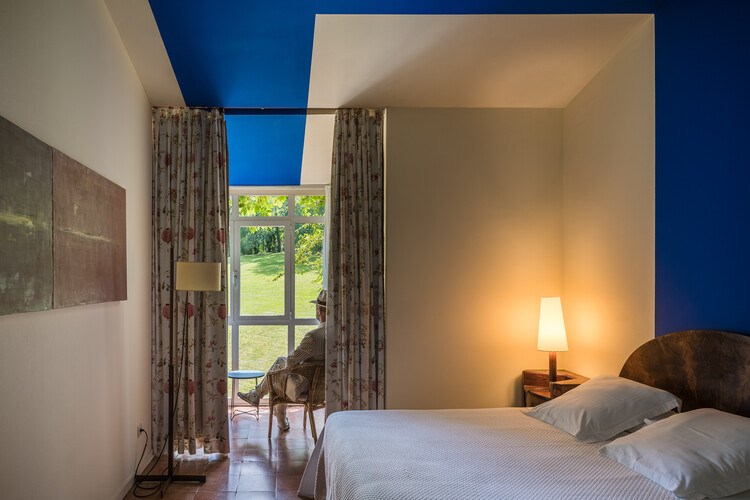 La Posada Hotel / MARIANO - Fotografía interior, Dormitorio, Iluminación, Camas, Sillas