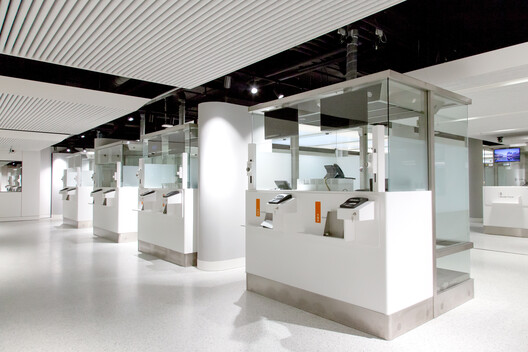 UK Terminal Amsterdam Centraal Station / Superimpose Architecture + architectural studio ZJA - Image 9 of 28