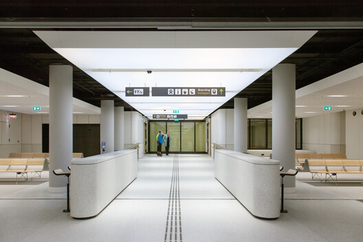 UK Terminal Amsterdam Centraal Station / Superimpose Architecture + architectural studio ZJA