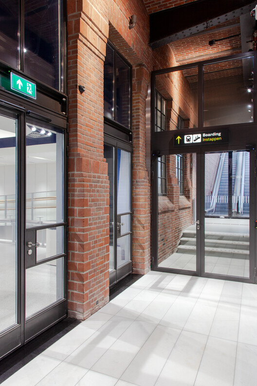 UK Terminal Amsterdam Centraal Station / Superimpose Architecture + architectural studio ZJA - Image 12 of 28