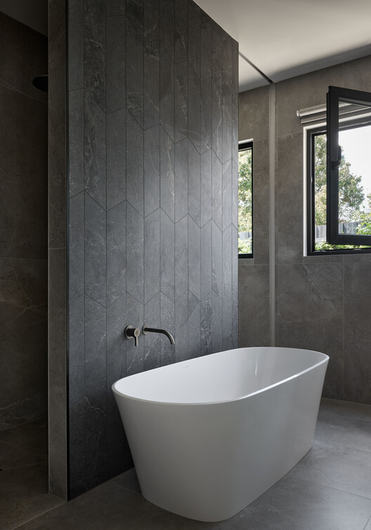 Ripple House / Atlas Architects - Interior Photography, Bathroom, Bathtub, Concrete, Sink