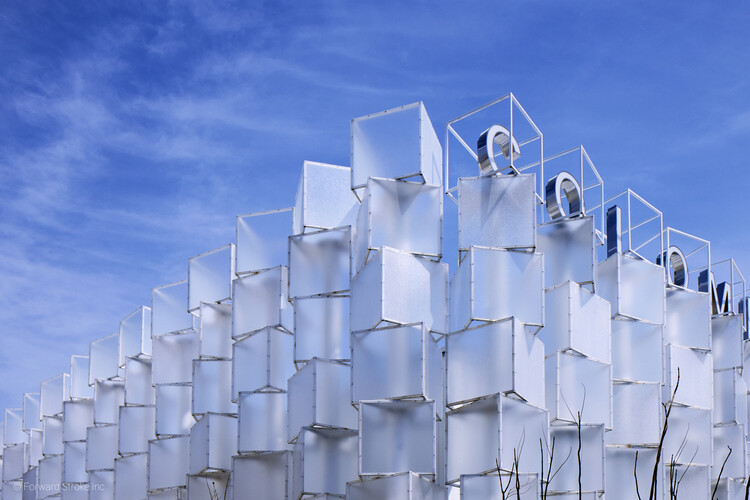 El Pabellón de Colombia en la Expo Osaka 2025 presenta un dinámico "cubo de hielo" que juega con la forma y la luz - Imagen 5 de 14