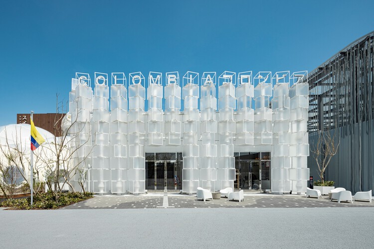 El Pabellón de Colombia en la Expo Osaka 2025 presenta un dinámico "cubo de hielo" que juega con la forma y la luz - Imagen 7 de 14
