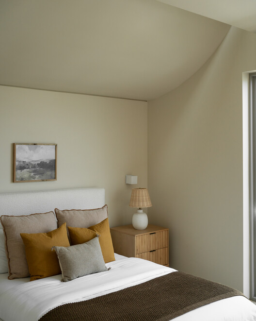 Mar Vista Residence / PPAA - Interior Photography, Bedroom, Bed, Lighting