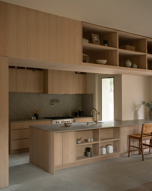 Mar Vista Residence / PPAA - Interior Photography, Kitchen, Wood, Countertop, Glass