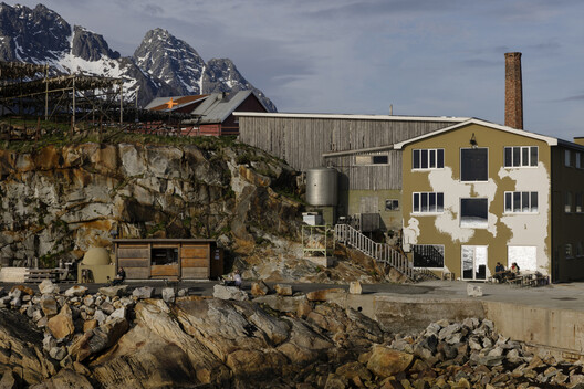 Designing with Smoke: The Chimney as Architectural and Environmental Instrument - Image 32 of 52