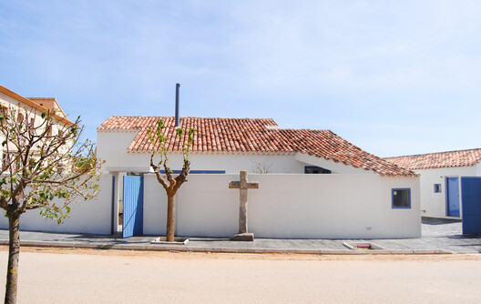 Designing with Smoke: The Chimney as Architectural and Environmental Instrument - Image 8 of 52